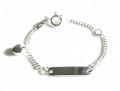Baby armbandje met naamplaatje en hartje 